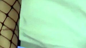 Gozando nos pezinhos da morena