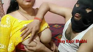 أشعر بالجنون وأنا أشاهد فضيحة قرية باكستانية قاسية