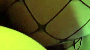 Gozando nos pezinhos da morena