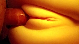 若い娘のマンコをクローズアップで堪能