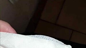 Pipi et serviette web chat session