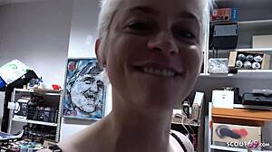 Немецкая милф Мила Милан с огромными обвисшими сиськами наслаждается грубым аналом на работе модели. За кулисами все дичает.