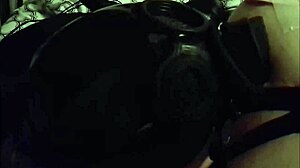 i'm a fat bbw masked and screaming with bubbles