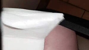 Pipi et serviette web chat session