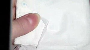 Pipi et serviette web chat session