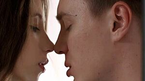 ก้นและหีสาวอายุ 18+ โดนเย็ดหนัก! 😈