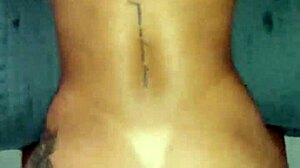 Je suis restée seule avec mon demi-frère et j'ai eu du sperme chaud 😜