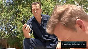 Krásna brunetka babe dostáva tvrdé šukanie v psí pozícii, také horúce! 🔥