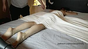 Model overgehaald om naakt aangeraakt te worden tijdens massage deel 1