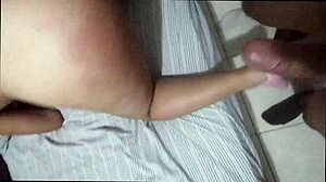 me follo en forma de perrito a gordibuena latina colombiana! 😈