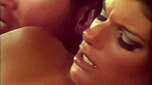 Kristalove velike prsi v hardcore oralnem s facialom