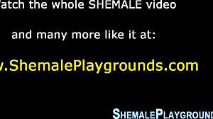 Čoveče, ova stockings tgirl jebana bareback tako žestoko u divljoj anal akciji. To je čisti požar!