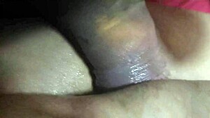 Moj mož ignorira mojo rit, zato hrepenim po trdem kurcu, ki bo jebal mojo tesno luknjo