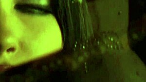 היי, רוצה לראות ריקוד הודי ארוטי הופך למלוכלך?