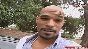 สาวทองนมใหญ่สวมรองเท้าส้นสูงอยากหีดำใหญ่และฉีดหน้ามาก