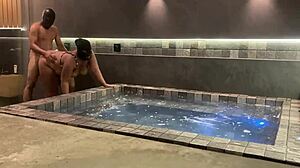 peguei a morena por traz e meti forte na buceta dela, carai!