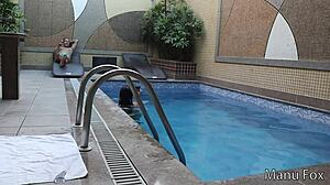 Jeg kunne ikke modstå trangen og gav min røv og fisse til instruktøren bareback før optagelserne