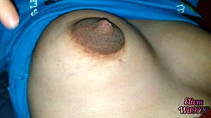 Minha irmã de criação novinha 18+ tá louca por putaria