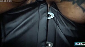 the kinky queen dark dea in hot creaming pussy