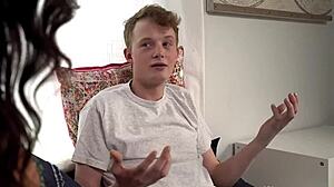 Kitten Latenight inspiriše pastorka intenzivnom vožnjom pičke