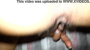 stor røv moden kone bliver kneppet tæt på, viser sin hårede fisse