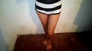 अगाथाटे 1 बिग कर्वी एसेट्स शो करती है