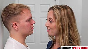 Сводная тетя, ты сосешь сводному племяннику за спиной у мамы?