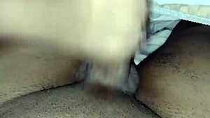 Gata brasileira chega suja com porra, toma banho, faz cornudo gozar!