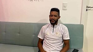 สาวบลอนด์แก่ล่อหนุ่มอินเดียด้วยปากข้ามชาติ