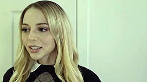 Seksi nabita Kayley Gunner se bori s sladko Lily Larimar v vroči vojni oblačil, ki se spremeni v trojček