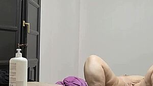 I am coolmarina, matur and showing my hair pussy