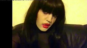 Intenzivni tribut trans Tiffany Celeste u leginsama i najlonkama