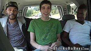 Chris Kingston İki Siyah Adam Tarafından Sikiliyor