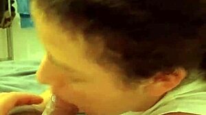 inexperta venezolana intenta sacar la leche con mamada... wow! 😍