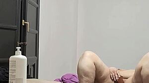 I am coolmarina, matur and showing my hair pussy