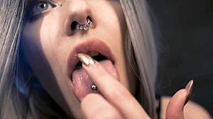 ASMRオイルクリームで18+コスプレタトゥー濡れボディ