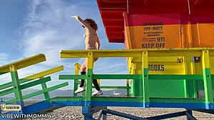 Judisk MILF plockar upp främling för vilt strandsex i bikini