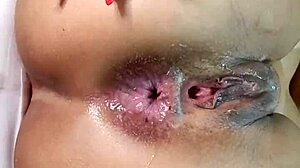 POV hřebec roztáhne těsný ženatý zadek a vystříká se dovnitř