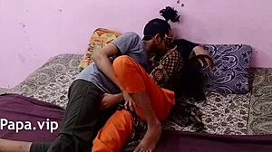 인도 미녀가 자정에 거칠게 놀아