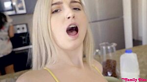 Putain ! Lexi Lores dans un sexe familial sauvage au petit-déjeuner POV !