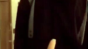 S-thot tvingar kille slicka hennes röv