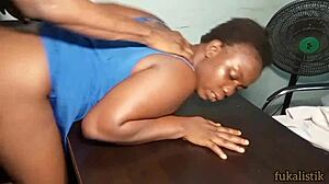 Tia Rabaotu seduzida na mesa do pastor Jerry