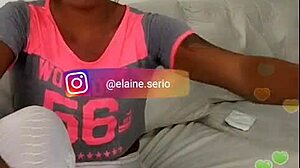 morena gostosa shows off her ass