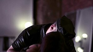 マスタージョシュアがミスキャットをキンキーなセッションで支配！