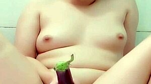 Ai biết em này không