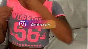 morena gostosa shows off her ass