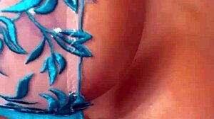 Monika Fox dráždí propíchanými bradavkami před ruským pornoshootem