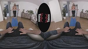 Tabù Virtuale: Sofia Lee Stuzzica con Scopata Hardcore Rasata