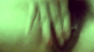 Amateur girl uses toys to pleasure her pussy