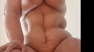 watch this intense slowmotion of fingering a squirting fat granny